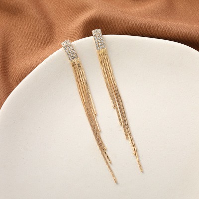 Bông tai cách tân hình dây mạ vàng sang trọng