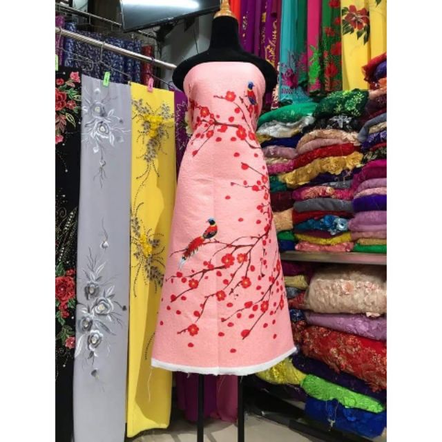 Gấm may đầm hoặc ái dài cách tân
