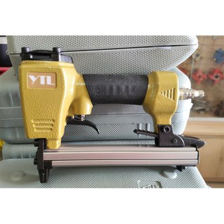 Súng bắn đinh u hiệu jok 1013j dùng hơi khí nén