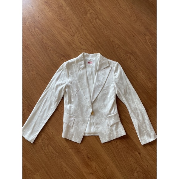 Áo blazer 2hand Korea hiệu Betty size S-M