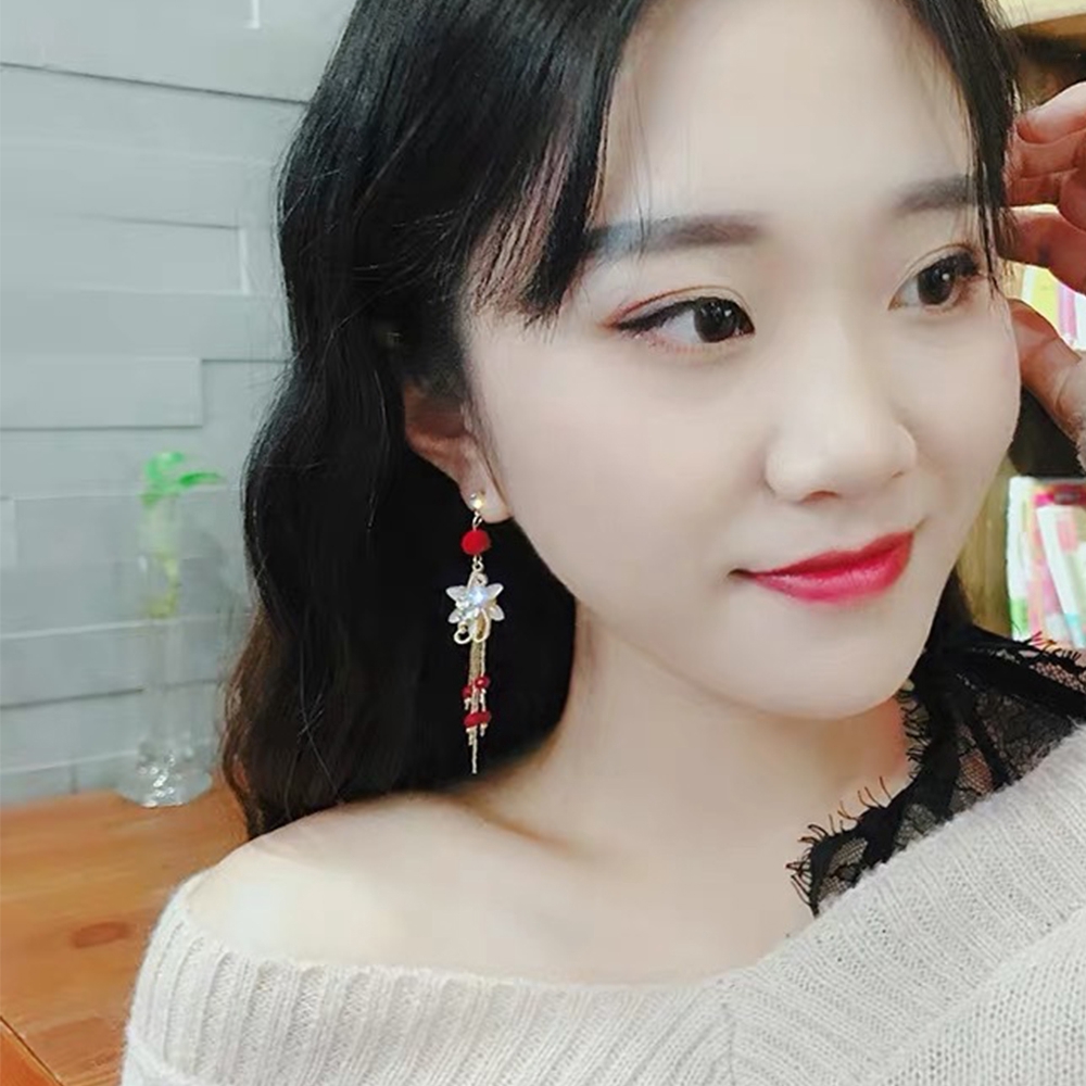 Đôi Khuyên Tai Dáng Dài Đính Hoa Xinh Xắn Cho Nữ