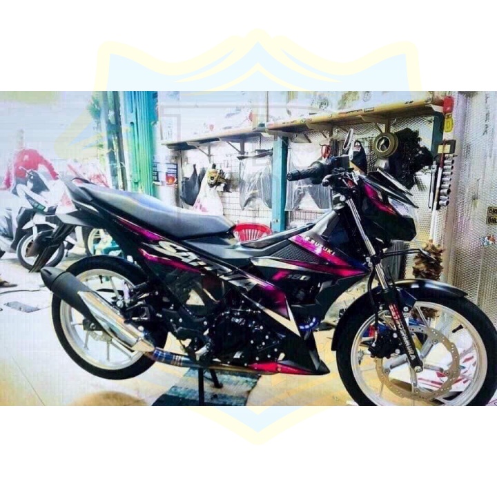 ( Quí khách vui lòng mang ra tiệm cho thợ dán ) Tem satria fi hồng đen chất liệu crom