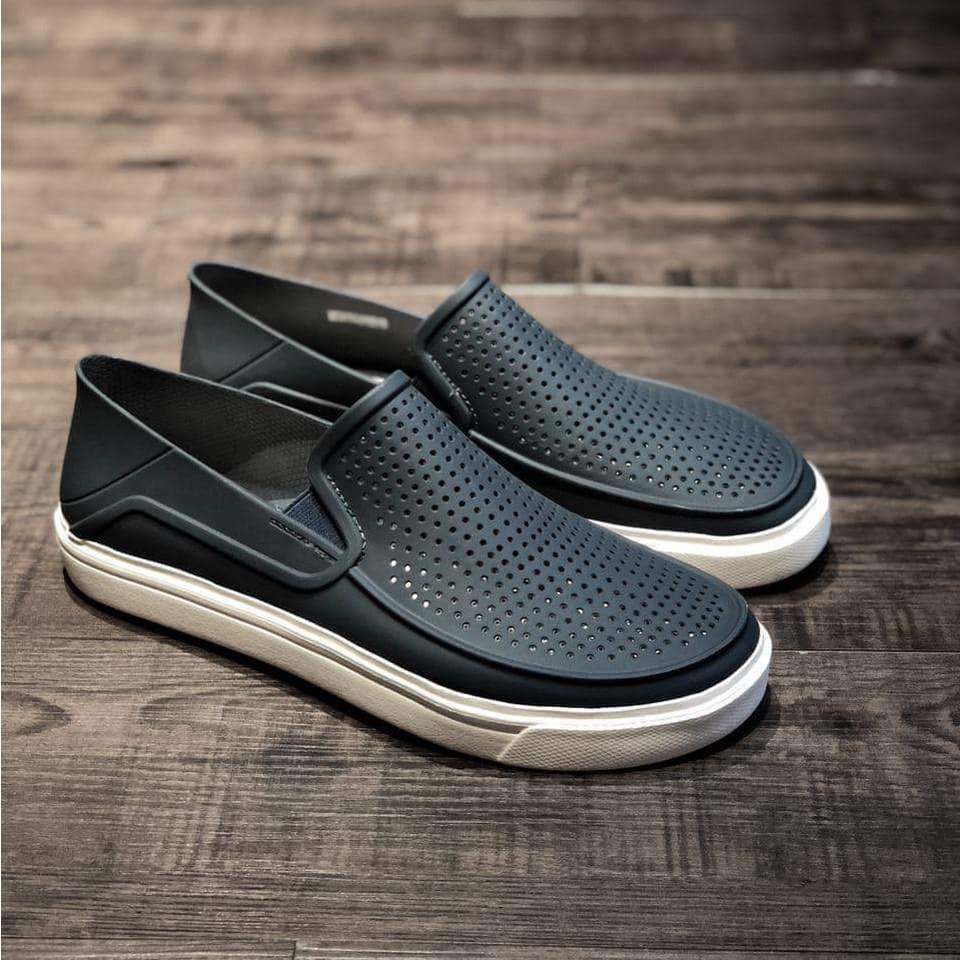 Giày Cross slip on dành cho Nam, phù hợp với mọi thời tiết.