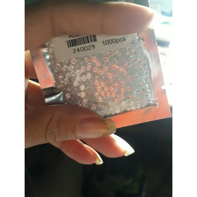 1 viên đá đính răng cao cấp 2.75 mm giá sỉ sáng lung ling