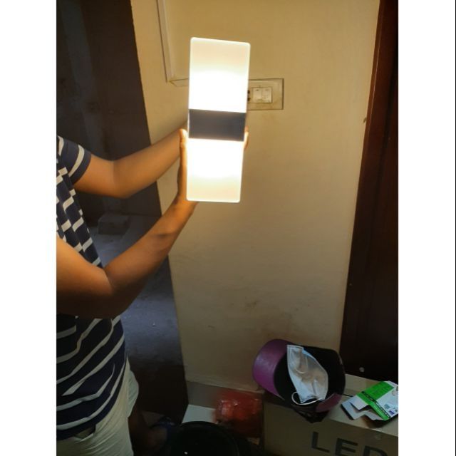 Đèn hắt tường đổi 3 màu thân vàng, bạc như hình