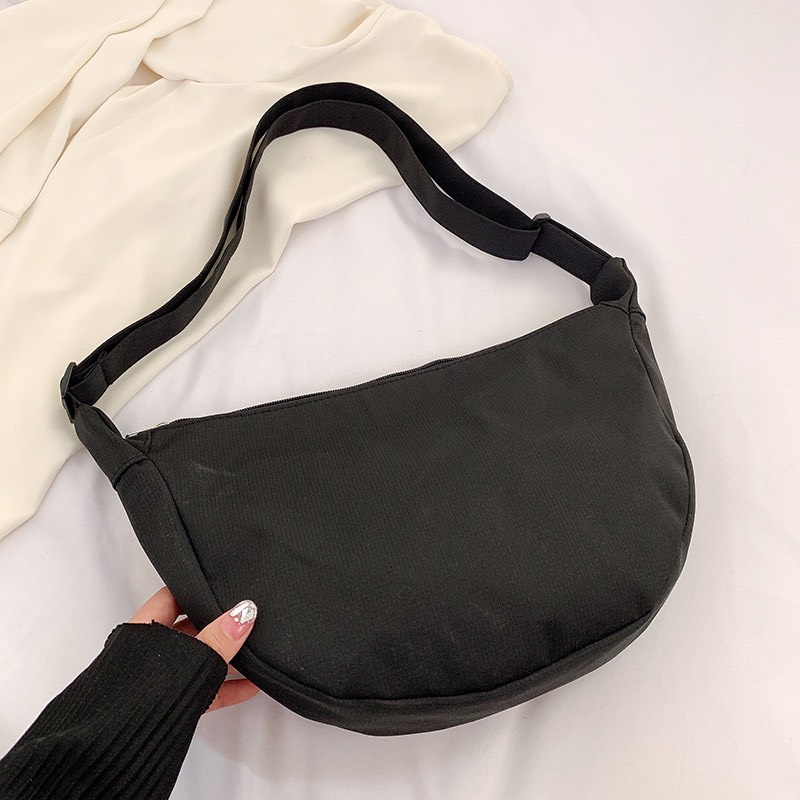 Túi Đeo Chéo Vải (Có Kèm Phụ Kiện) Siêu Nhẹ Cá Tính Ngăn Chứa Rộng Rãi Phong Cách Trẻ Trung Tx9202