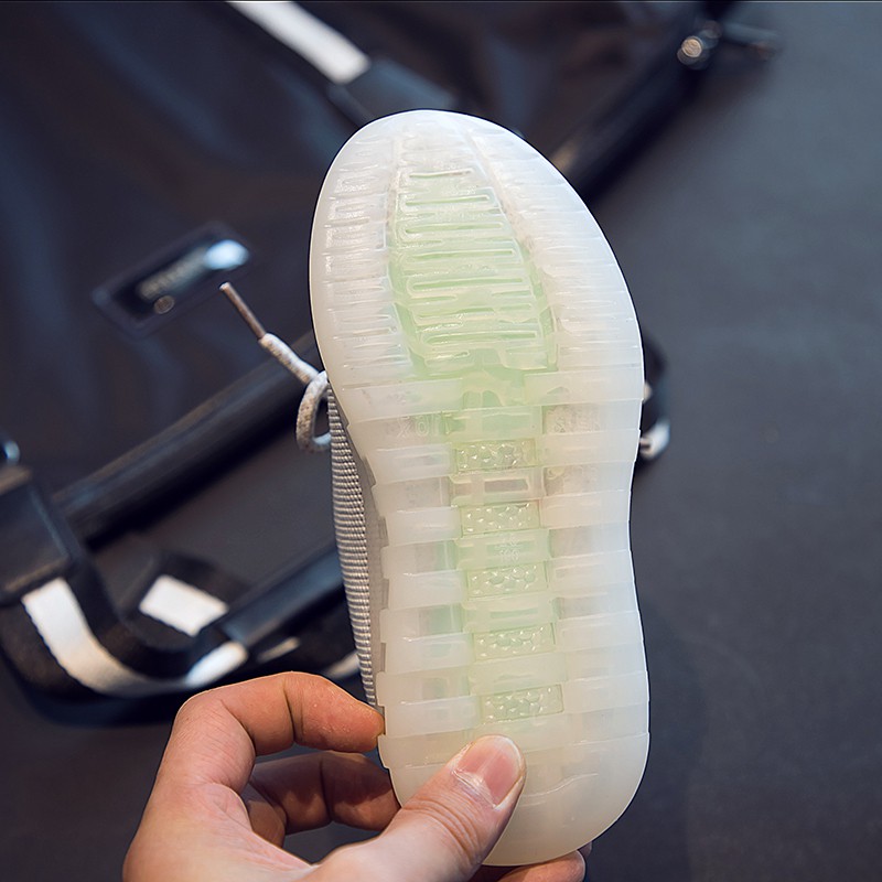 Giày thể thao chạy bộ Yeezy thiết kế năng động cá tính phong cách 2020 cho bé