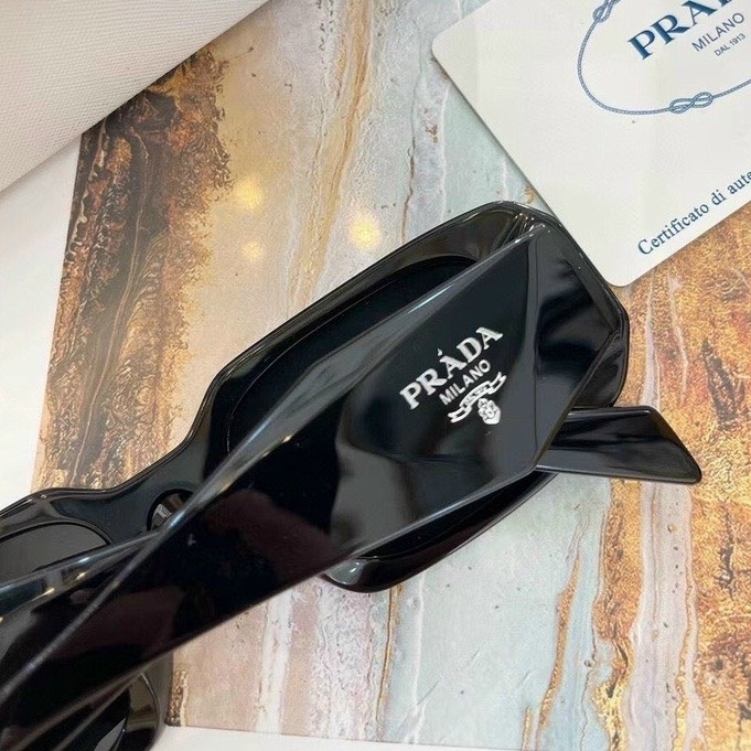 Kính Mắt thời Trang Pra’ da  Nữ mix trendy 2023