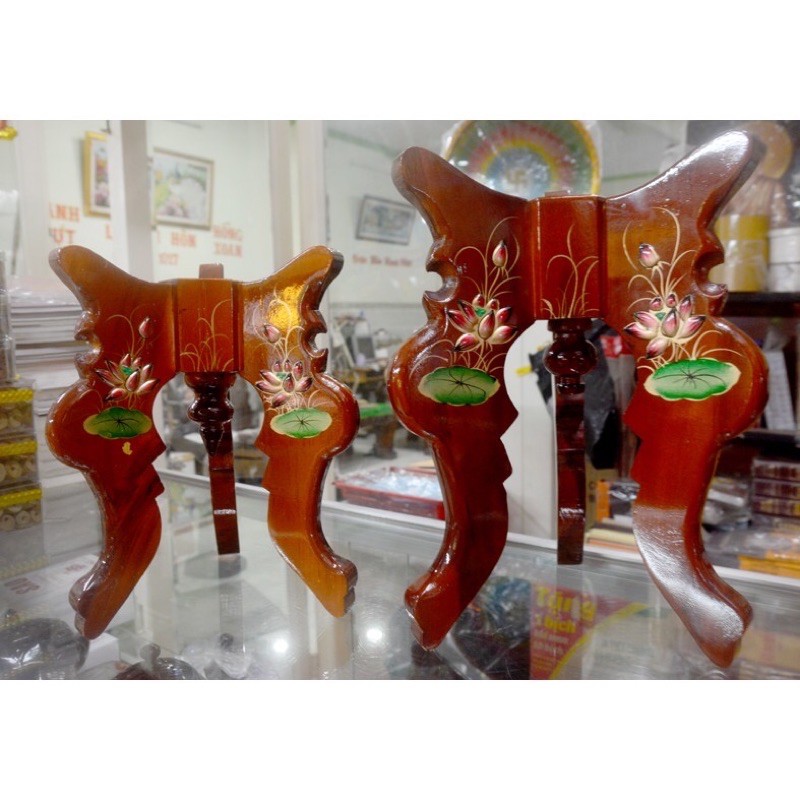 chò gỗ 3 chân đặt đĩa trái cây thờ cúng khắc hoa sen nổi