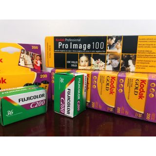 Film chụp ảnh màu Fuji C200 36exp - indate 2022