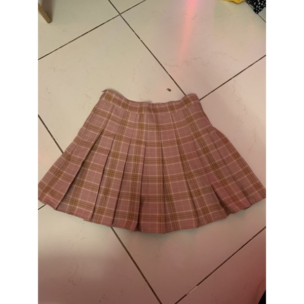 Pass chân váy của local brand, tingoan, H&M, NakedbyV....