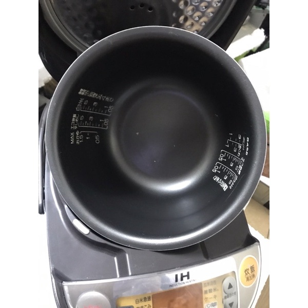 Nồi cơm Zojirushi IH 1L NP-VC10