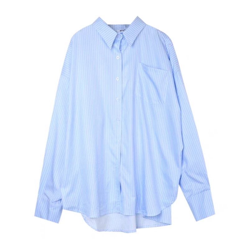 Áo sơ mi oversize xanh dương kẻ sọc trắng khoét vai mặc được hai kiểu dáng thụng trẻ trung phong cách hàn quốc xinh xắn