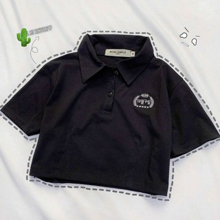 Áo croptop cổ bẻ thêu logo PUCCA