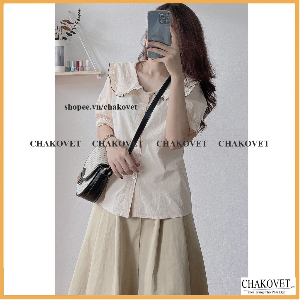 Áo kiểu nữ cổ bèo viền đen CKA836, kiểu sơ mi cổ tròn cộc tay cài cúc màu trắng be freesize mẫu mới mặc đẹp dáng xinh | BigBuy360 - bigbuy360.vn