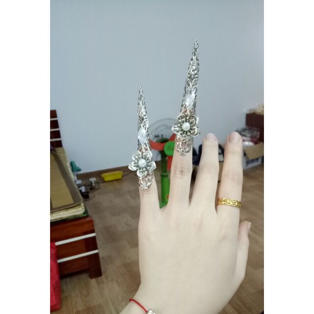 1 chiếc hộ chỉ móng tay cổ trang chóp tù