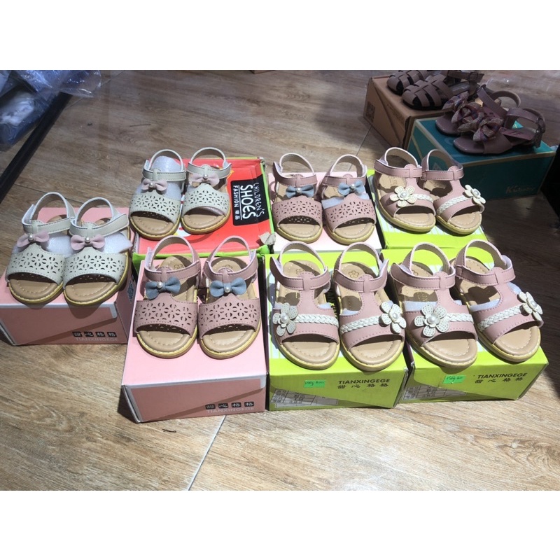 Giày tập đi cho bé gái