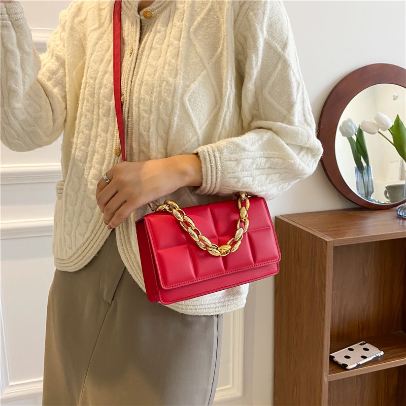 Túi đeo vai hình vuông cỡ nhỏ phối dây xích thiết kế đơn giản thời trang cho nữ 2022