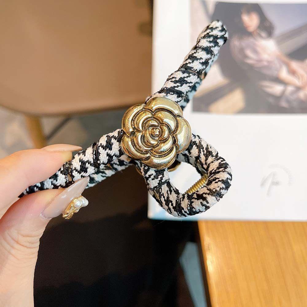 TWINKLE Kẹp Tóc Đính Hoa Trà Bằng Lông Nhung Mềm Mại Cho Nữ