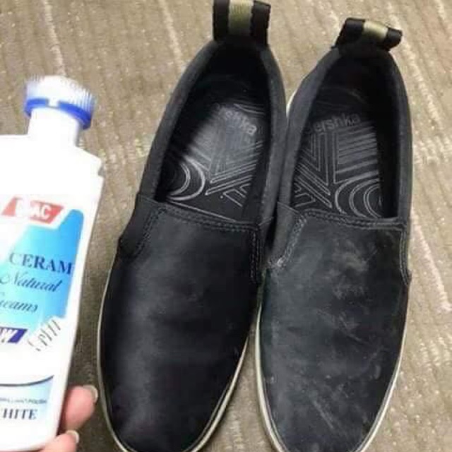 2 chai làm sạch đồ da