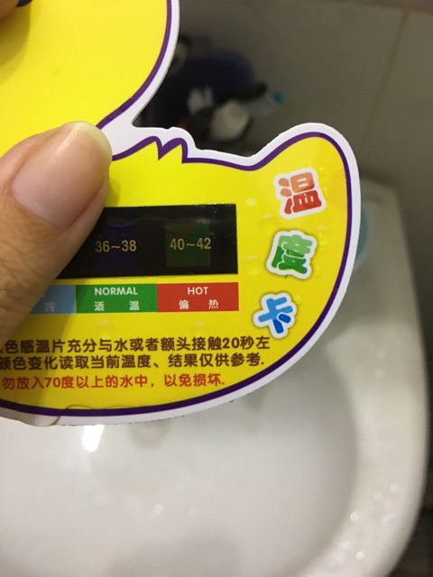 Thẻ đo nhiệt độ nước tắm hình vịt kute