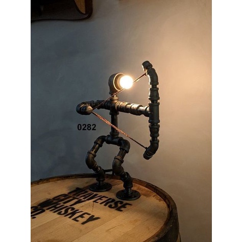 Đèn bàn thiết kế phong cách Steampunk - bằng ống sắt phi 21