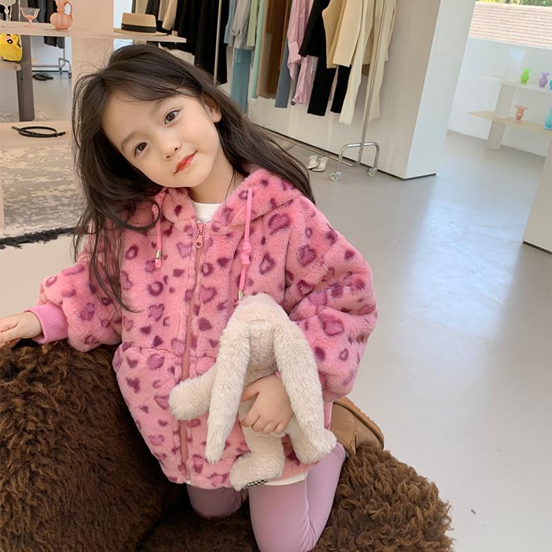 Áo Khoác Mùa Đông Chần Bông Có Mũ Trùm Đầu In Họa Tiết Báo Hồng Phong Cách Phương Tây Thời Trang Hàn Quốc 2021 Mới Cho Bé Gái