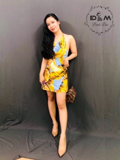 Đầm yếm hở lưng cổ đổ
