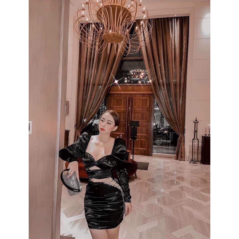 Váy body xoắn ngực khoét eo đan xích tay dài nhún