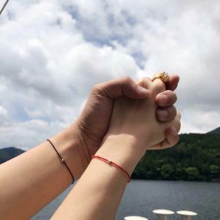 Vòng tay chỉ đỏ/đen mic bi bạc