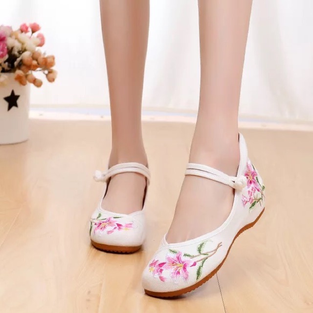 Giày vải thêu hoa ly ( hàng oder ko có sẵn)