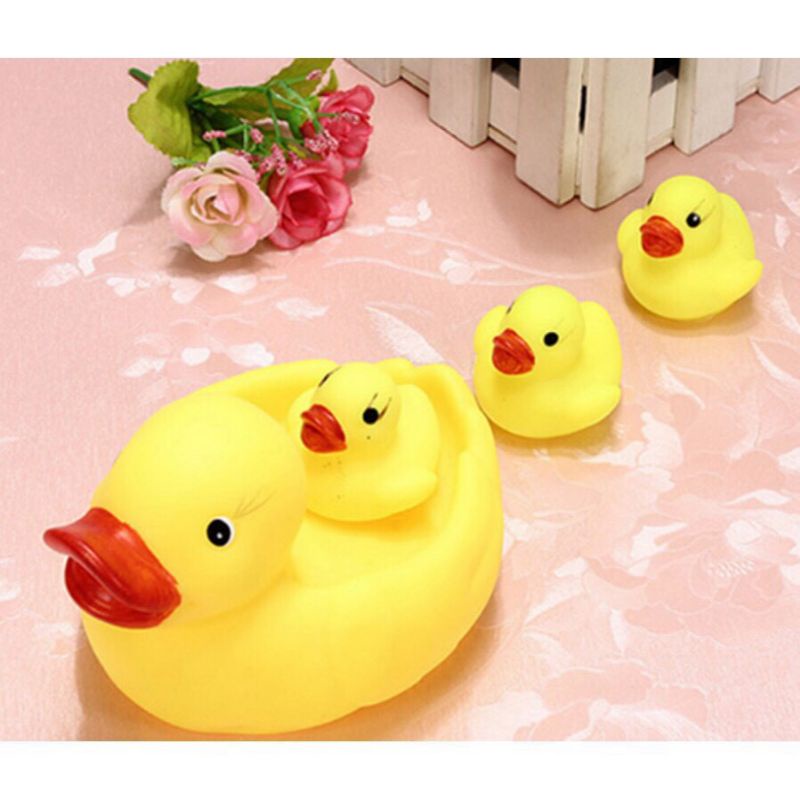 Đàn Vịt Chíp Chíp Thả Bồn Tắm Cho Bé, 1 Mẹ 3 Con
