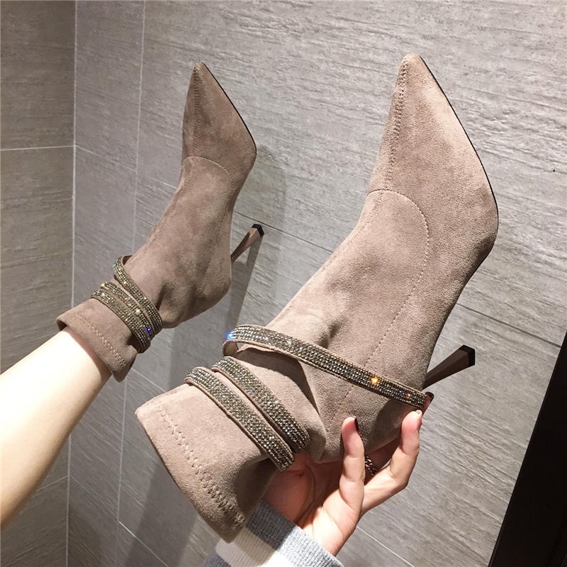 Giày bốt cao gót mũi nhọn đính đá thời trang mùa thu 2021