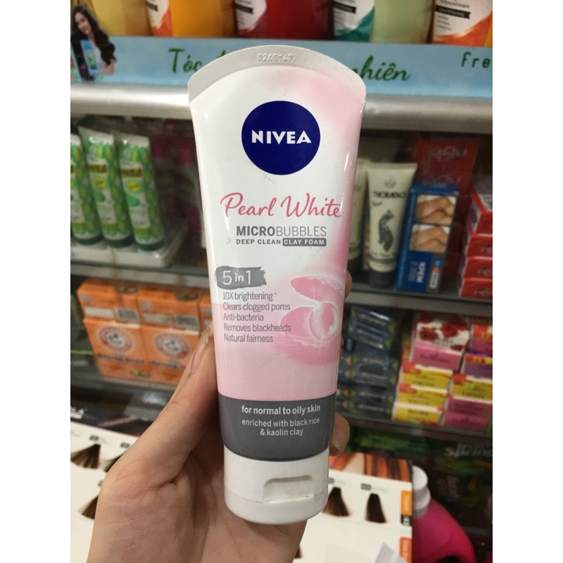 Sữa rửa mặt NIVEA bùn khoáng trắng da và se khít lỗ chân lông, mờ vết thâm 100g