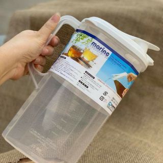 Bình đựng nước 2L nắp bật Nhật bản.