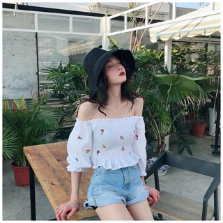 Áo trễ vai thêu hoa