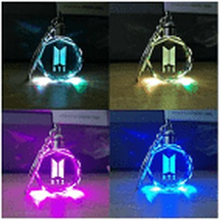 Móc khóa BTS phát sáng đổi màu
