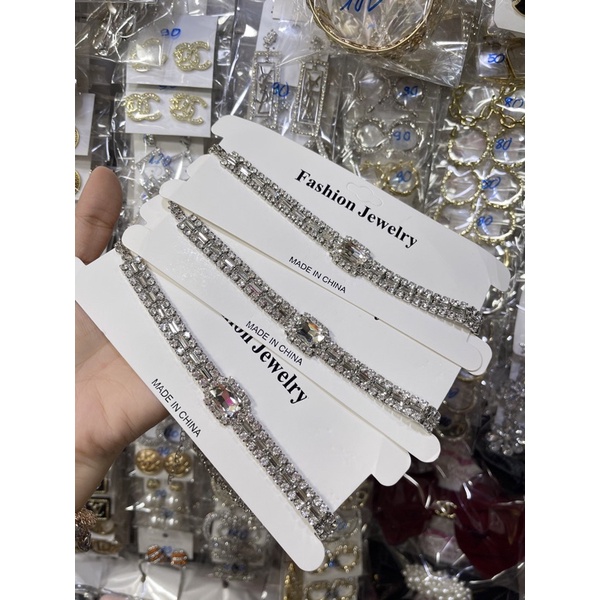 Chocker đá siêu sang