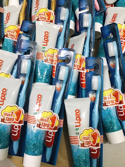 Combo bàn chải lipzo maxcare tặng KĐR 95g