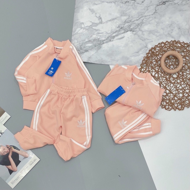 Bộ adidas cực xinh cho bé