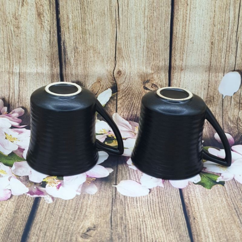 Cốc ly sứ có quai tam giác men 2 màu nâu đen sang trọng. Dung tích 170ml. Cốc pha cafe, pha trà...
