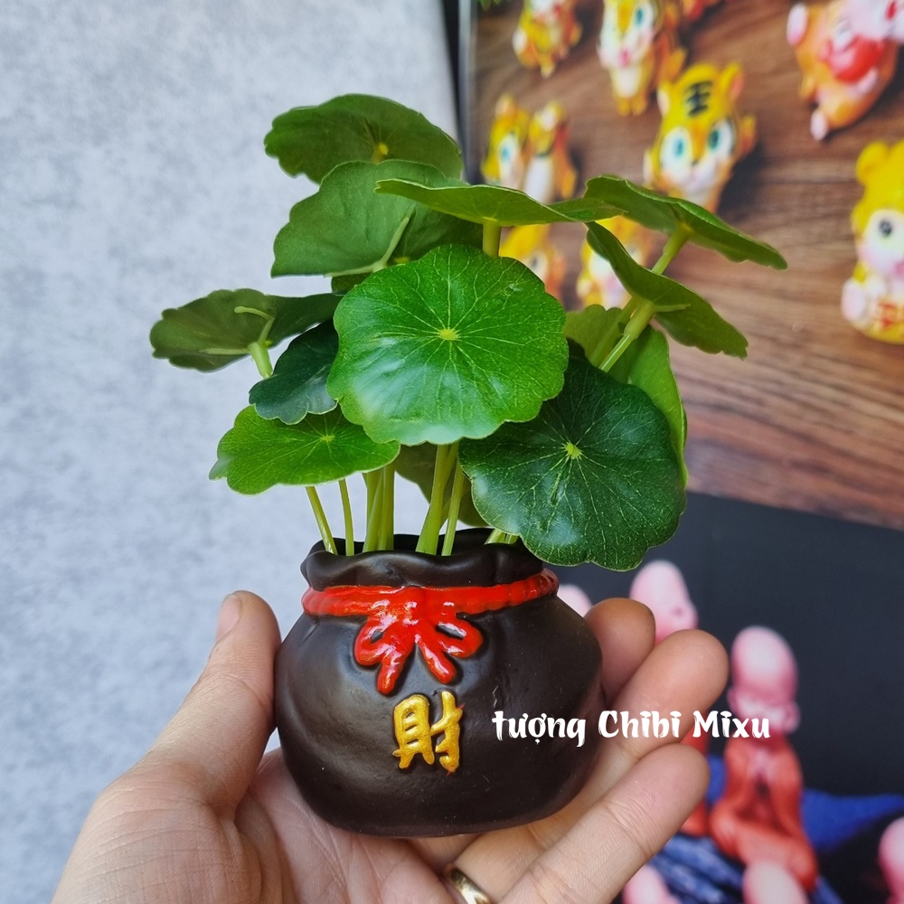 Chậu chữ TÀI kèm 02 nhành lá cỏ đồng tiền, sen dù giả trang trí