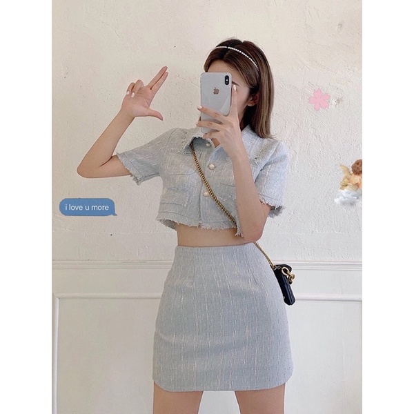 Set chân váy và áo croptop dạ xanh dương phong cách cổ điển