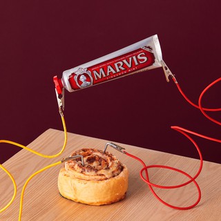 Kem đánh răng Marvis Cinnamon Mint 25ml