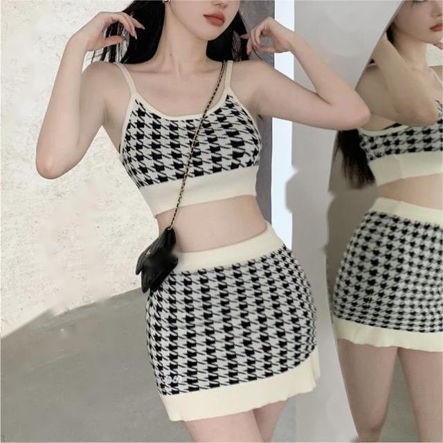 QKOOLE  Bộ Áo croptop Dệt Kim + Chân Váy Ôm Dáng Kiểu Hàn Quốc Xinh Xắn Cho Nữ