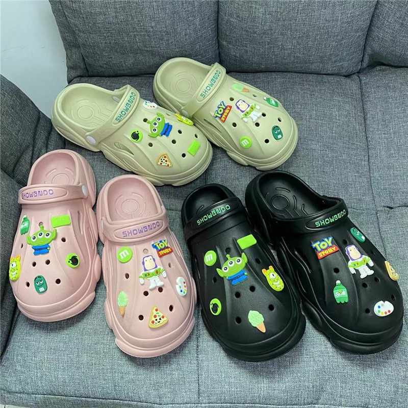 Dép Sandal Thiết Kế Đục Lỗ Họa Tiết Hoa Hoạt Hình Thời Trang Đi Biển Cho Cặp Đôi