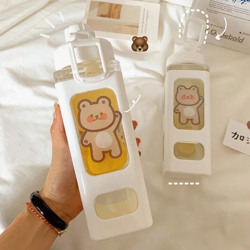 BÌNH NHỰA ĐỰNG NƯỚC HÌNH VUÔNG TẶNG STICKER CHÌM 700 ML CÓ DÂY TREO ĐỦ MÀU