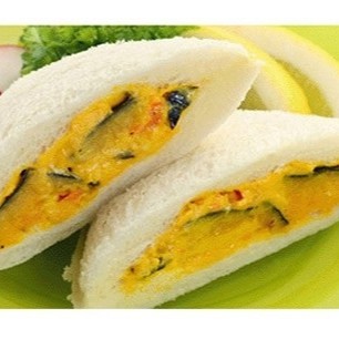 Khuôn bento ép bánh mì hình trái tim vuông hàng xuất Nhật