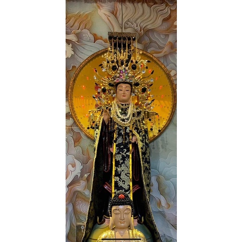 Áo mẹ Địa Mẩu
