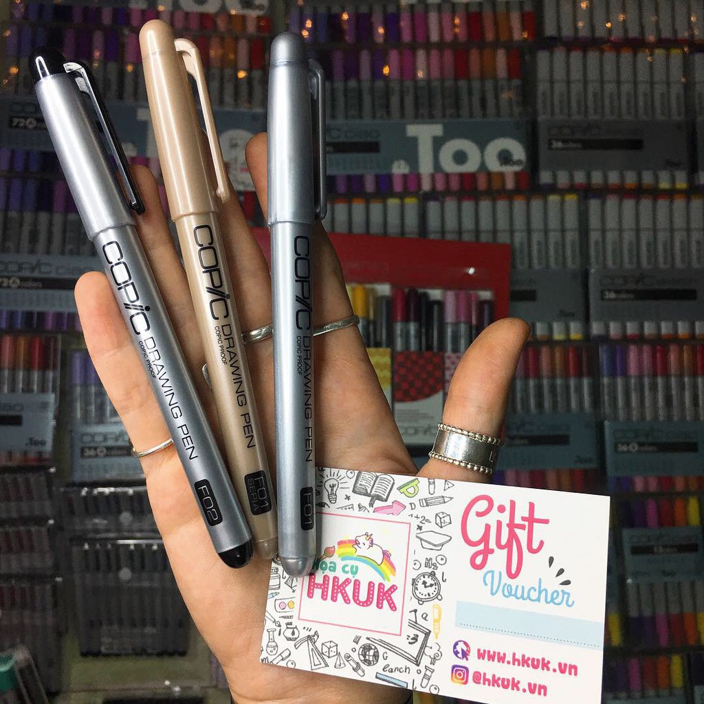 Bút máy Copic Drawing Pen có 3 màu ghi, nâu, đen